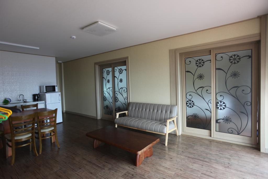 Good Day Pension Seogwipo Habitación foto